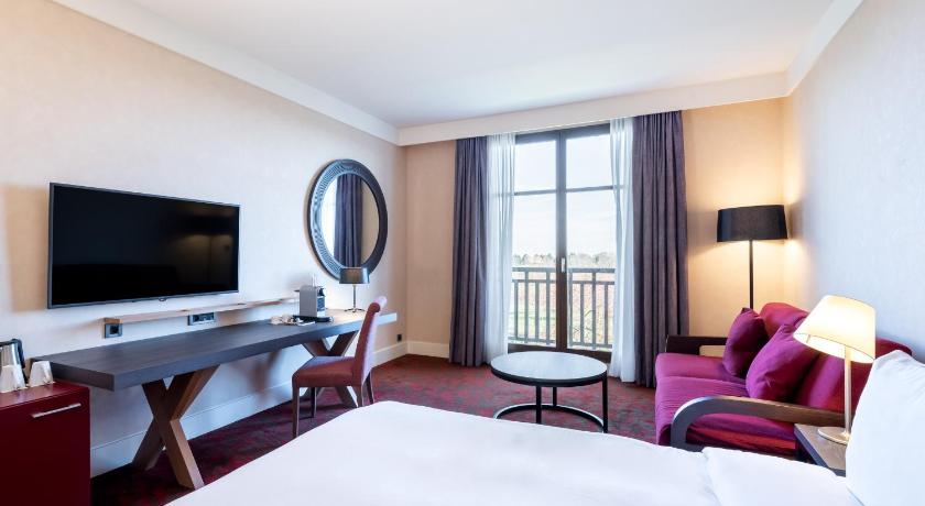 Image of 1 King Premium Golf View Sofa Bed 4