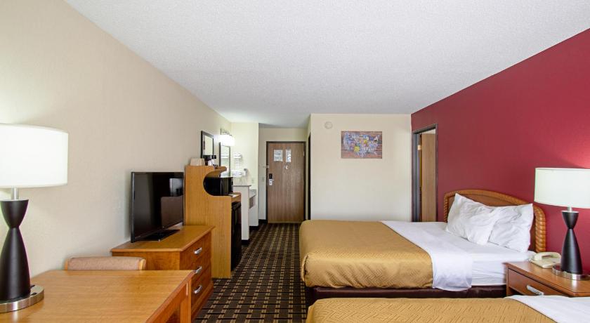 Econo Lodge Inn & Suites