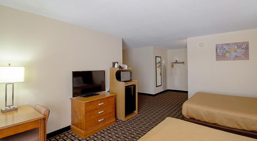 Econo Lodge Inn & Suites