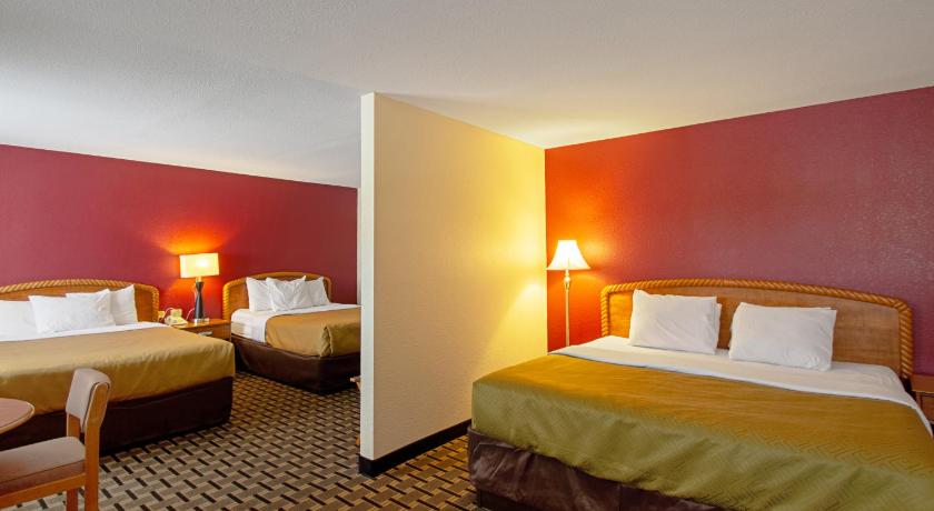 Econo Lodge Inn & Suites