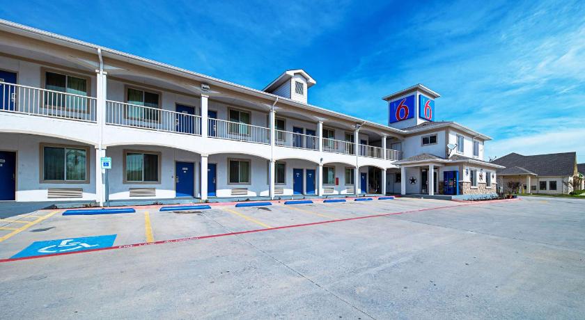 Motel 6-Rhome, TX