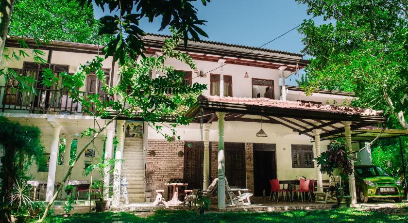 Kadolana Guest House — Hotel in Mirissa