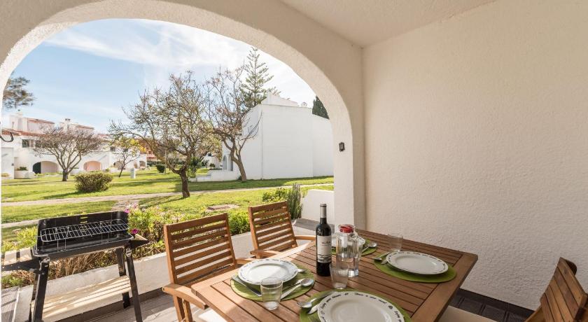 LovelyStay - Green Oasis Villa — Hotel in Vilamoura