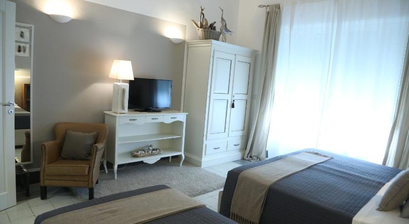 Image of Triple Room with Garden View 5