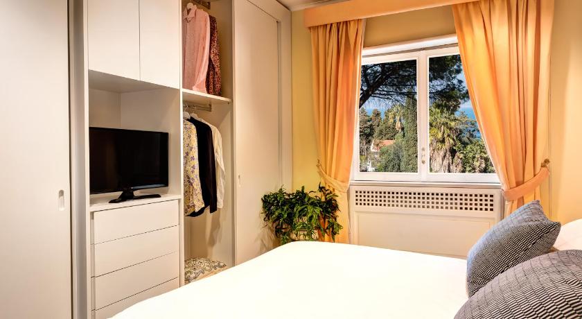 El Royale Suites Sorrento photo