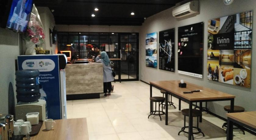 Livinn Hostel City Center Surabaya - image 15