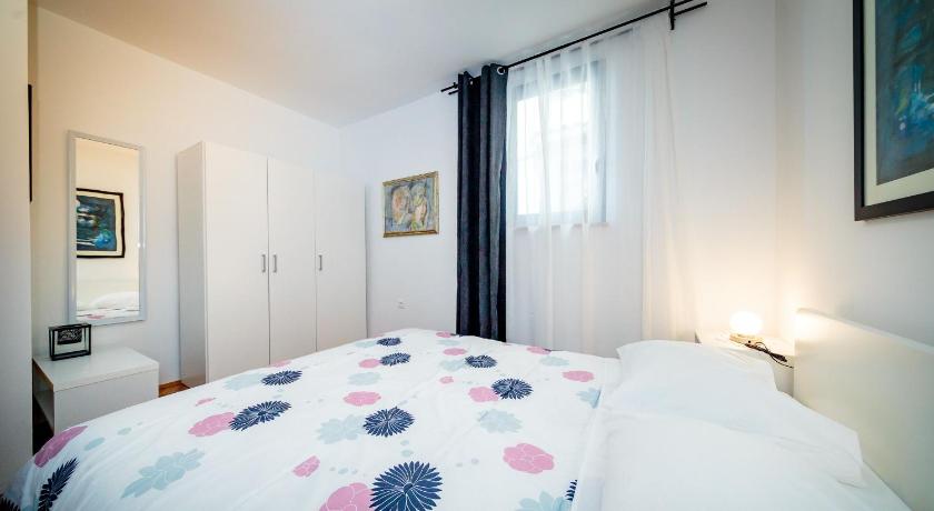 Apartments C52 photo