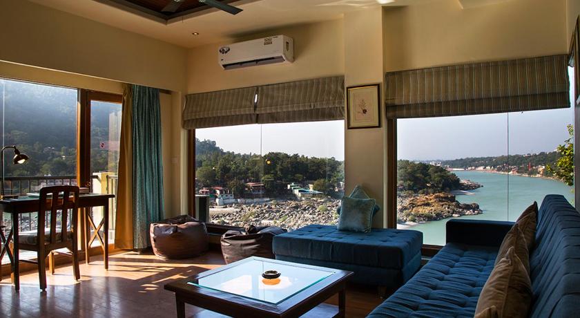 Hotel Divine Resort and Spa