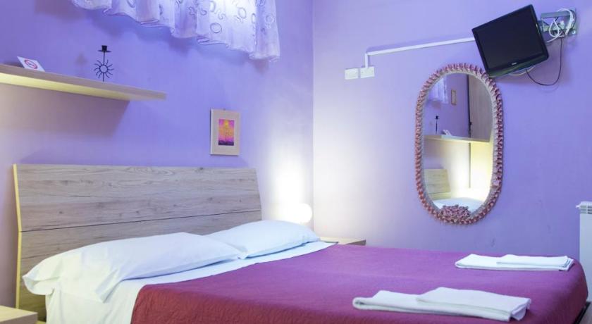 Image of Double or Twin Room with Private Bathroom 3