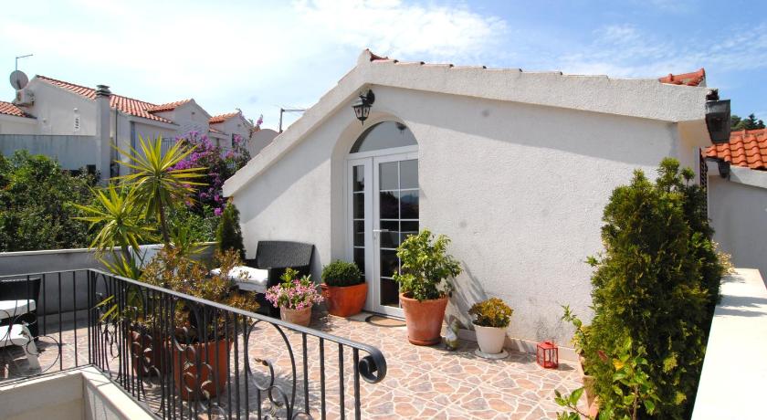Maja's Place Apartments — Hotel in Korcula