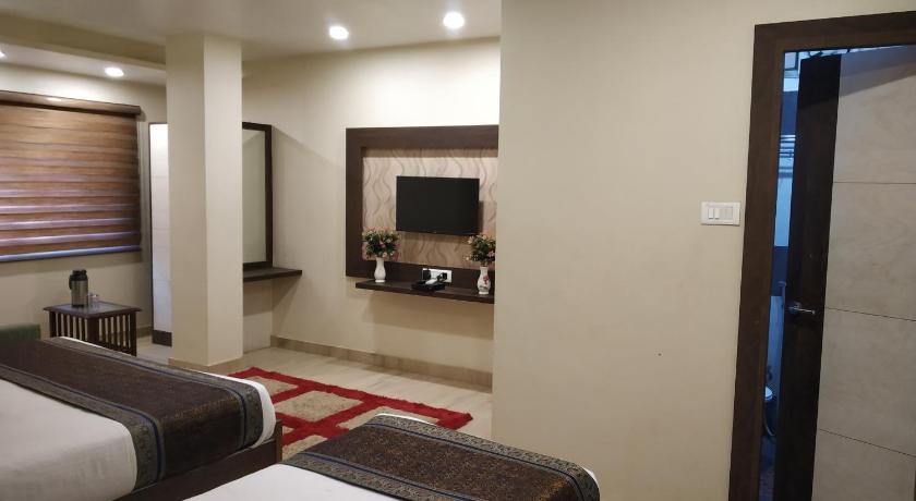 Hotel Aadesh Palace photo