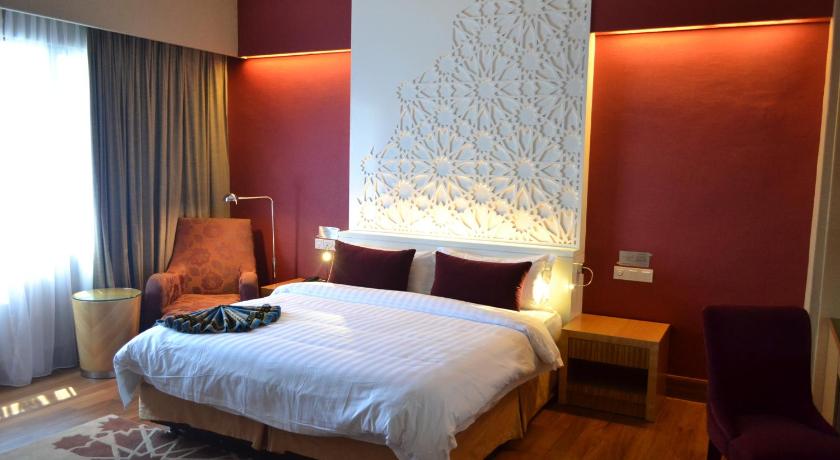 a bedroom with a large bed and a large window, Raia Hotel Kota Kinabalu in Kota Kinabalu