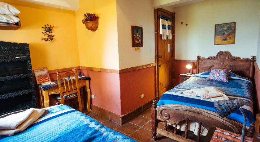 Image of Twin Room with Shared Bathroom 3