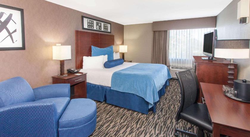 Wyndham Garden Elk Grove Village - O'Hare