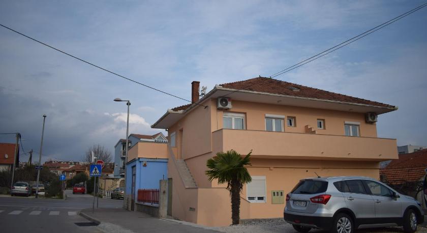 Apartments Nediljko &amp; Mila — Hotel in Zadar