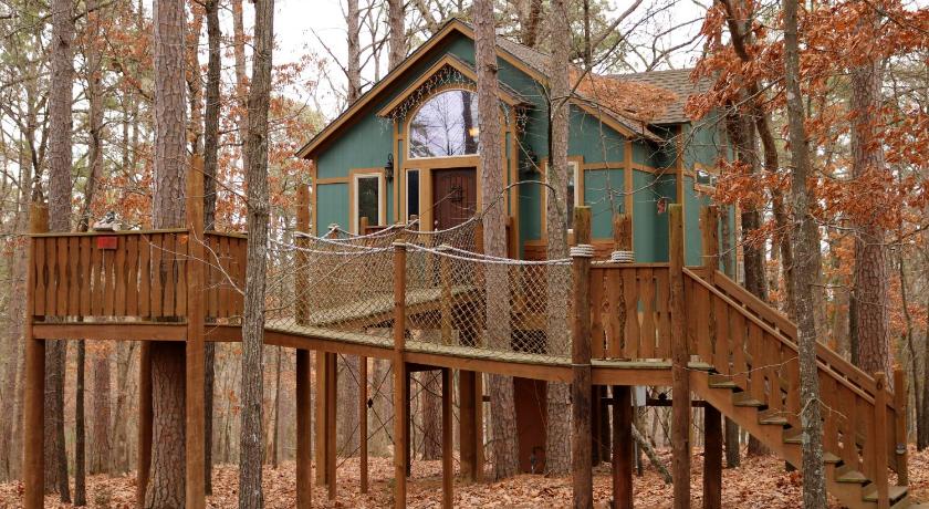 Best Treehouse Hotels And Vacation Rentals In Eureka Springs