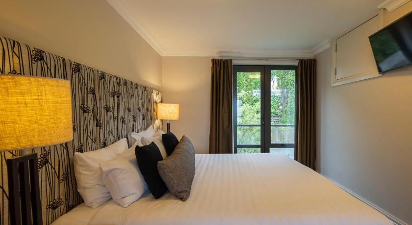 Image of 2 Bedroom Lake View Suite 8
