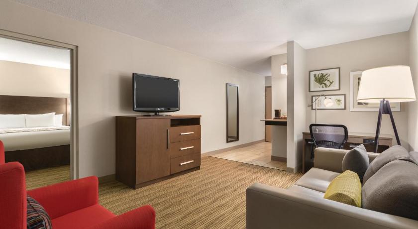 Country Inn & Suites by Radisson, Fergus Falls, MN