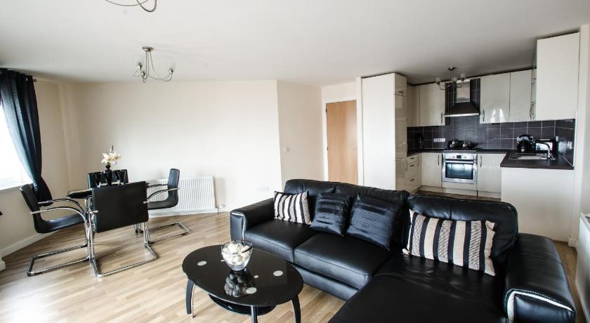 City Centre Orange Apartments - Portland Street photo