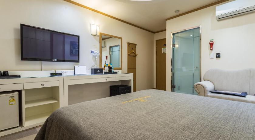 Immagine di Camera Matrimoniale Standard (Standard Double Room) 11