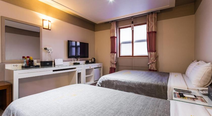 Immagine di Camera Standard Doppia con Letti Singoli (Standard Twin Room) 7