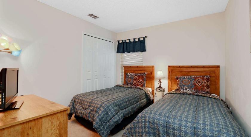 Waterside Villa - 4 bed close to Disney photo
