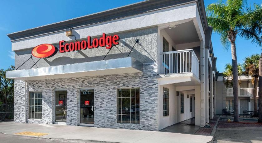 Econo Lodge Airport @ RJ Stadium photo