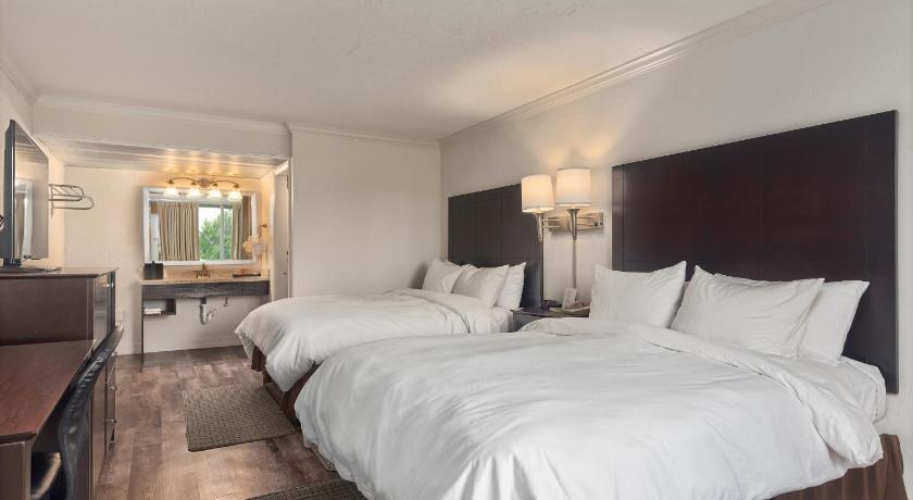 Fairway Inn photo