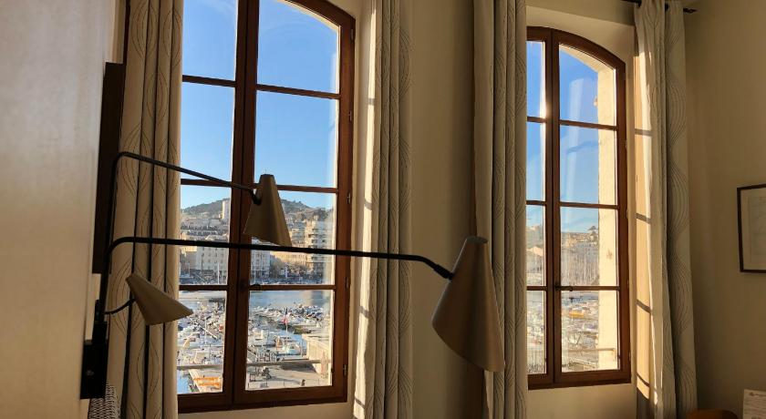 Image of Superior Twin Room with Old Port View 15