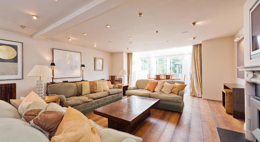 Agoda The Brendan Gleeson Suite Hiphipstay Best Prices For