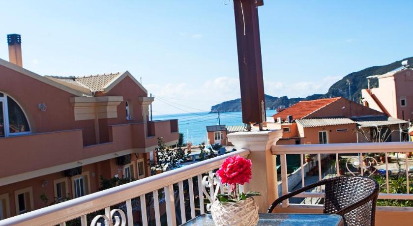 Athina studios and apartments — Hotel in Corfu Island
