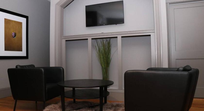 布鲁克莱恩 (MA) A Stylish Stay w/ a Queen Bed, Heated Floors.. #35 4星级 住宿 餐厅
