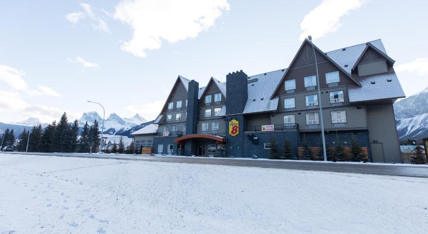 Super 8 Canmore