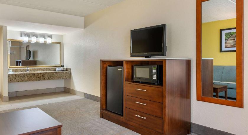 Quality Inn & Suites Riverfront