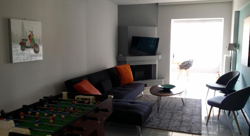Athenian apartment next to "Chalandri" metro station — Hotel in Athens