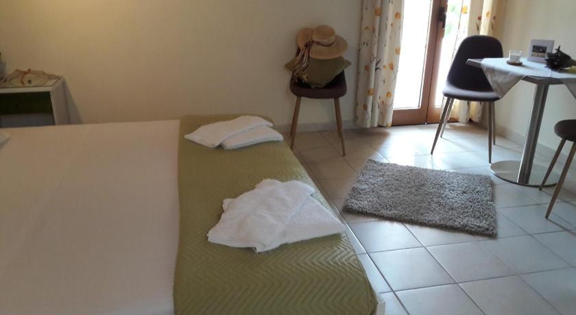 Image of Double or Twin Room with Mountain View 12
