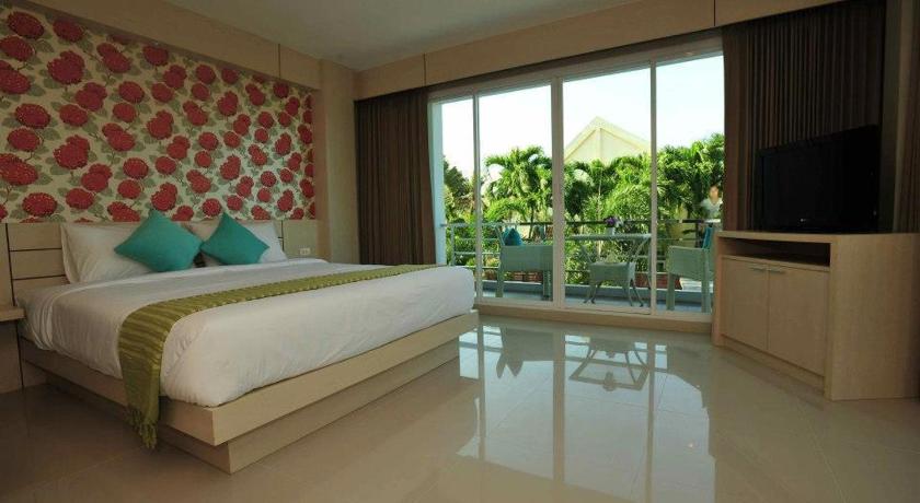 Chalong Beach Front Residence photo