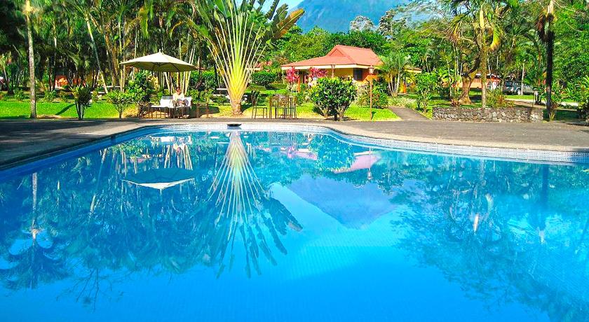 Hotel Arenal Country Inn — Hotel in La Fortuna