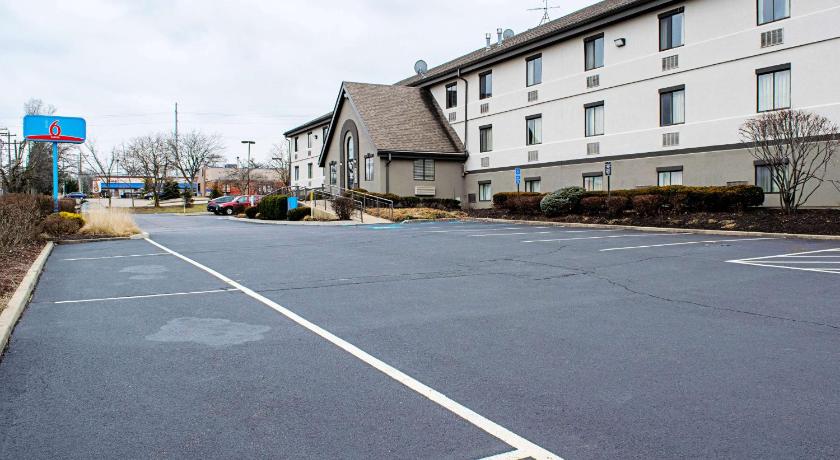 Crossland Economy Studios - Cincinnati/Springdale/Tri-County Mall — Hotel in Sharonville (OH)