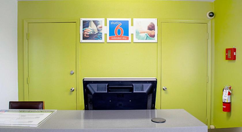 Crossland Economy Studios - Cincinnati/Springdale/Tri-County Mall photo