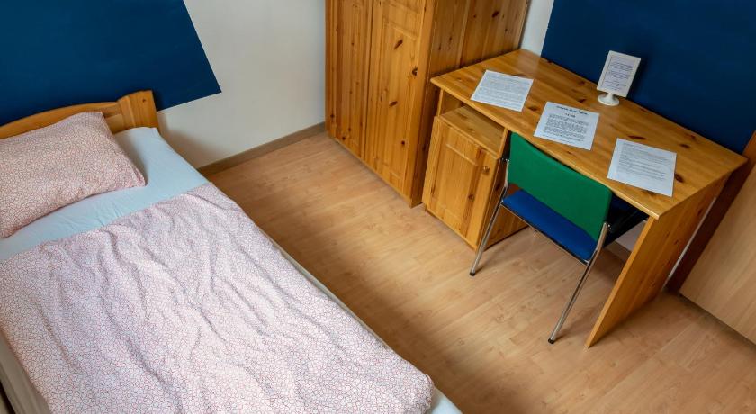 Image of Standard single shared facilities 14