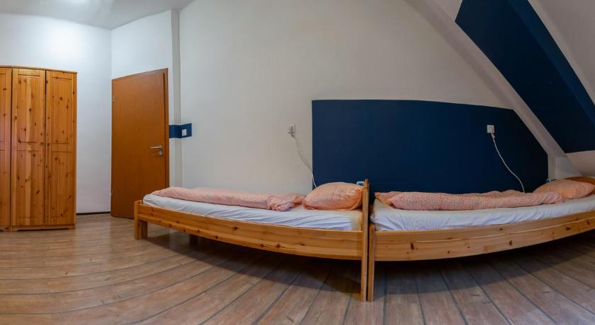 Image of Large Twin Room 6