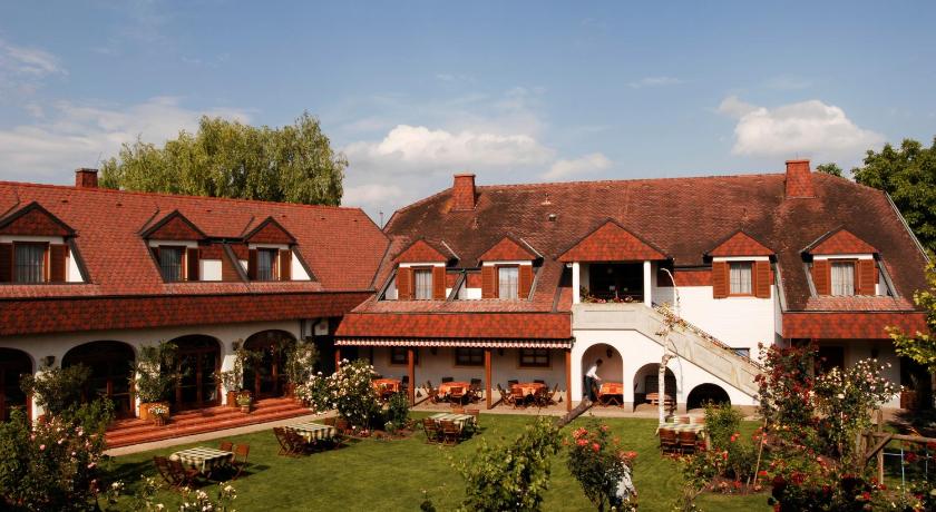 Hotel Weingut Rosenhof — Hotel in Illmitz