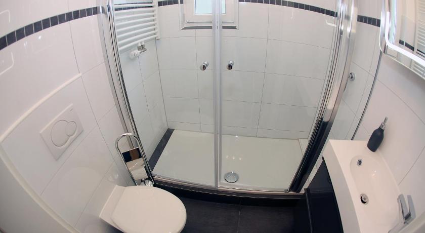 Image of Two-Bedroom Apartment (3-4 Adults) 36a - First Floor 2