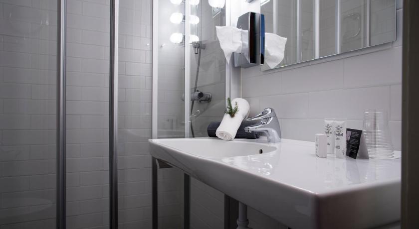 Image of Twin Room 13