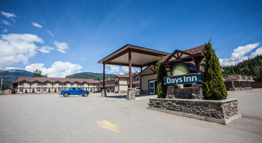 Days Inn & Suites by Wyndham Revelstoke