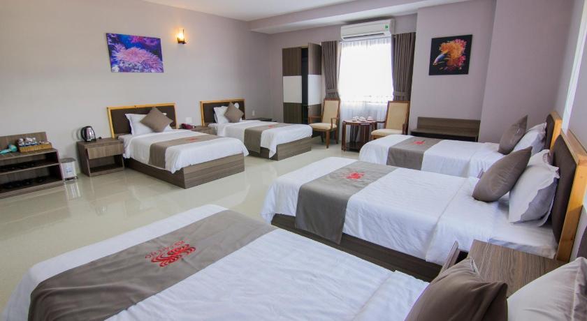 Image of Deluxe Family Room 1