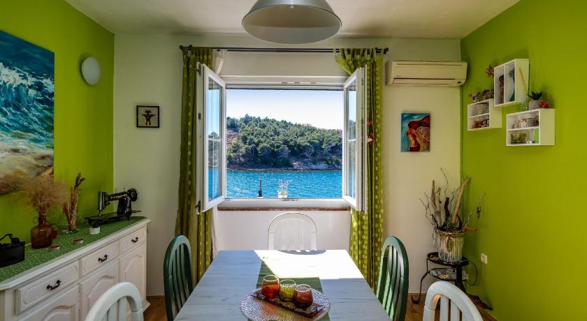Apartman More — Hotel in Novigrad Dalmatia