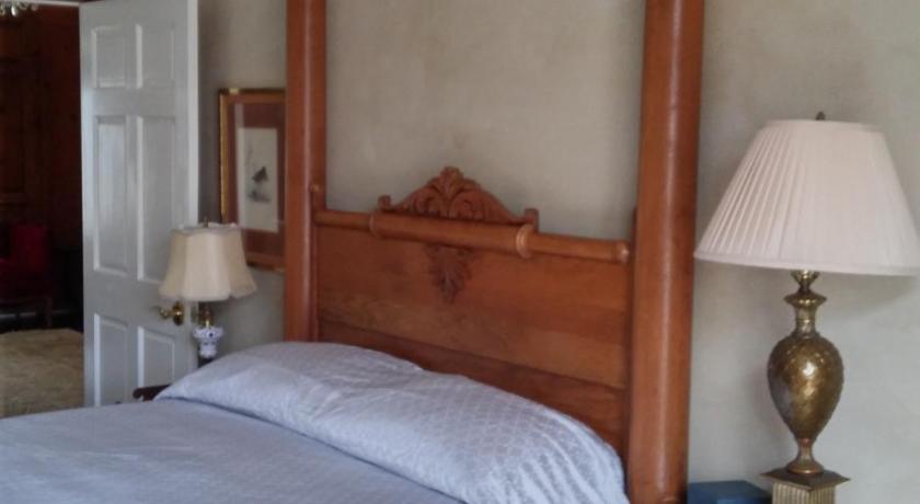 Inntiquity, A Country Inn photo