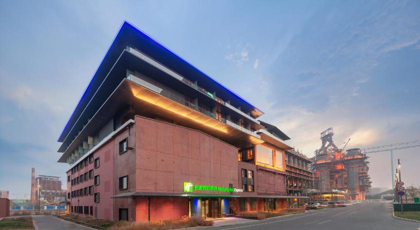 a large building with a clock on the side of it, Holiday Inn Express Beijing Shijingshan Parkview in Beijing